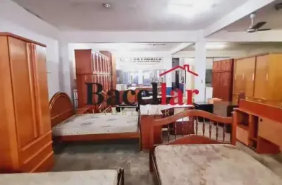 Lojão de 1000 metros na barão de bom retiro colada à estação engenho novo!!!