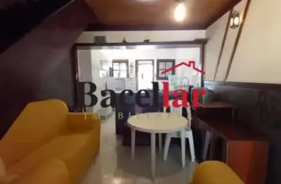 Casa em condomínio fechado com 3 quartos à venda na rua mako, peró, cabo frio, 67 m2 por r$ 430.000