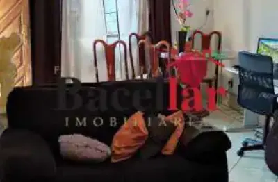 Casa com 2 quartos à venda na rua inhamuns, vila valqueire, rio de janeiro, 99 m2 por r$ 310.000