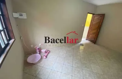 Casa com 2 quartos para alugar na Rua Ana Neri, Benfica, Rio de Janeiro