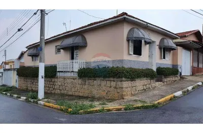 Casa a venda de esquina no bairro santa libania - bragança paulista