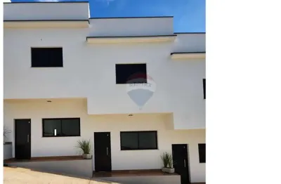 Sobrados á venda  em condomínio fechado na cidade de bragança paulista- sp