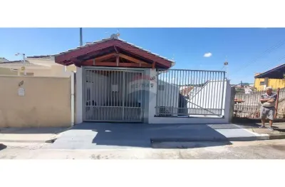 Casa com 2 quartos para alugar na Vila Santa Libânia, Bragança Paulista 