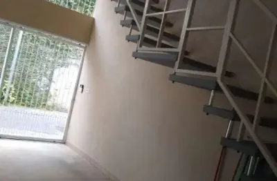 Sobrado à venda no bairro dos casas/sbc - 5 dorms, churrasqueira e 2 vagas; 130m²