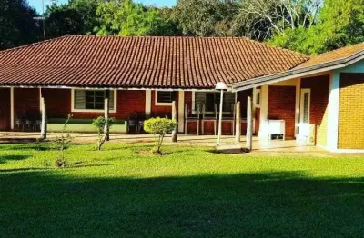 Alugo chacara para clinica,6 dormitorios ,4 suites ,ar condicionado ,3 piscinas,salão  de festa area de lazer  muito grande
