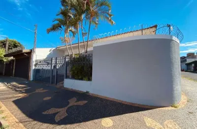 Casa com 3 quartos para alugar no Jardim América, Bauru 