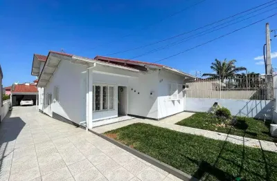 Casa em barreiros com 05 dormitórios, sendo 1 suite e vista mar