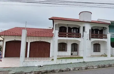 Casa com 4 quartos à venda no Barreiros, São José 