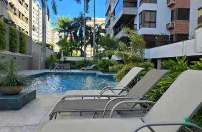 Apartamento  mobiliado e decorado, localizado no centro de florianópolis.