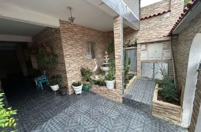 Casa 2 quartos 2 sacadas , sendo 4 casas para  renda  - vila jaguara