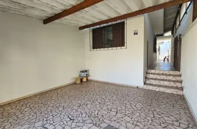 Casa térrea em pirituba com 2 quartos, sala com 2 ambientes, cozinha, 1 banheiro, lavanderia, quintal e 2 vagas de garagem!