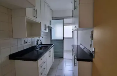 Apartamento à venda, três quartos, sala com sacada, 1 vaga de garagem, piqueri