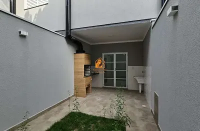 Sobrado novo à venda no jardim líbano, são paulo. 3 dormitórios, 1 suíte, 3 banheiros, churrasqueira, sacada, porcelanato e 90m²