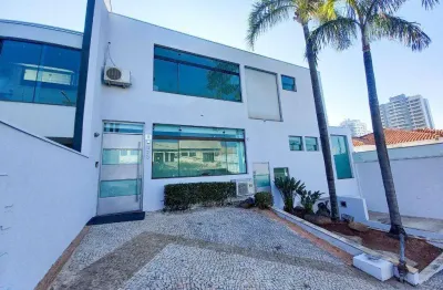 Casa comercial com 10 salas para alugar no Centro, Americana 