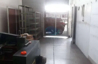 Prédio comercial com 2 pisos em rua movimentada e fácil acesso ao metro linha verde,com 750m² de área construída,aceita proposta,vale a pena conhecer.