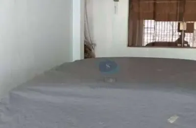 Sobrado 2 dormitórios,sala ampla,entrada lateral,quintal com edícula e banheiro,oportunidade,aceita proposta,vale a pena conhecer.