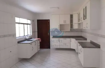 Sobrado com 3 dormitórios,1 suíte,sala 2 ambientes com piso de porcelanato,lavabo,cozinha planejada,entrda lateral,2 vagas,aceita proposta.