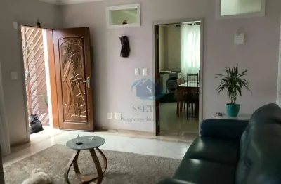 Sobrado a venda de 2 dormitórios, sendo uma suíte, com 1 vaga no ipiranga