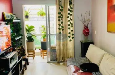 Apartamento com 2 dormitórios com armários embutidos,sala com sacada,cozinha planejada,1 vaga ,aceita proposta,excelente localização.