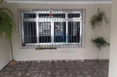 Casa térrea com 3 dormitórios,1 suíte,2 vagas cobertas e livres,entrada lateral,edicula nos fundos,aceita proposta,impecável.