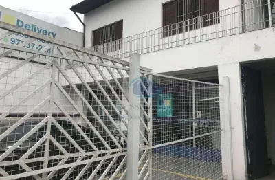 Loja com salão comercial em terreno de 10 x 32 metros,em excelente localização,aceita proposta.