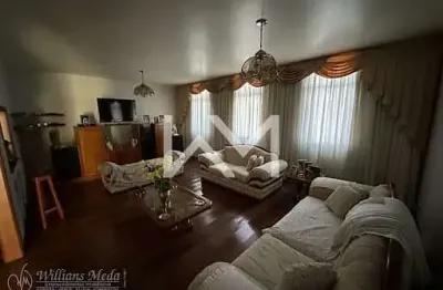 Sobrado com 3 quartos, 1 suíte com hidromassagem, rico em planejado e com edídula em parque contine