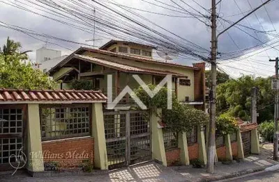 Sobrado alto padrão com 5 quartos, área gourmet com piscina e a poucos metros do lago dos patos em