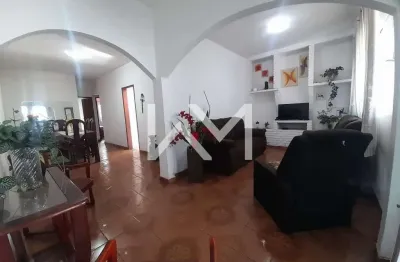 Casa à venda com 2 dormitórios, sendo 1 suíte, 3 banheiros, 3 vagas de garagem, 174m², jardim santa