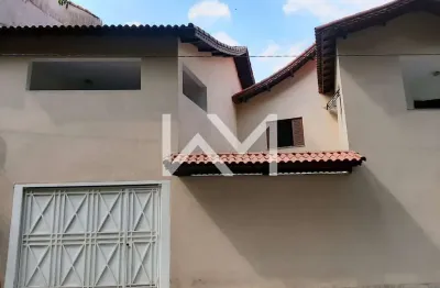 Sobrado à venda com 3 dormitórios, sendo 1 suíte, 3 vagas cobertas, 191m²  em jardim toscana, guaru