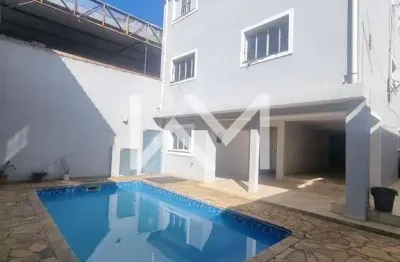 Sobrado à venda, com 5 quartos, 3 suítes, área gourmet com piscina e churrasqueira - jardim adriana