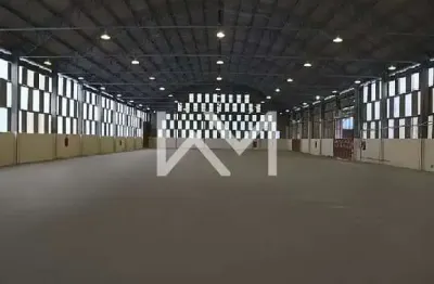Galpão com 4.954 m² de área total e com 2.652 m² de área construída  para locação, parque novo mund