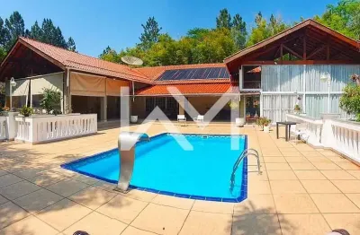 Oportunidade a venda de sítio 36.000 mts, casa sede com 5 quartos e casa de caseiro, área verde e p