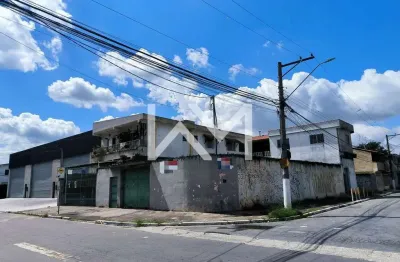 Casa à venda para fins residenciais ou comerciais, 3 dormitórios, 4 banheiros, 8 vagas de garagem,
