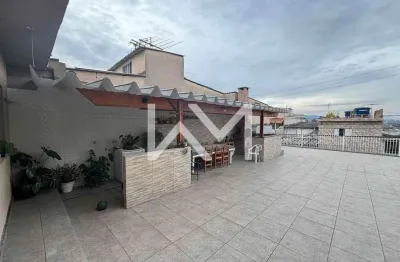 Sobrado espaçoso para venda   com 4 dormitórios, sendo 2 suítes, 5 banheiros, 3 vagas de garagem, 2