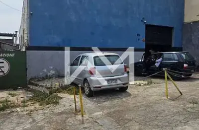 Galpão espaçoso à venda com 501m², 9 banheiros, 10 salas, 7 vagas de garagem, jardim cocaia, guarul