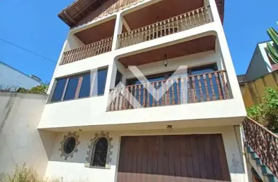 Sobrado para locação, em frente ao lago dos patos, 3 suítes, 7 vagas de garagem com portão eletrôni