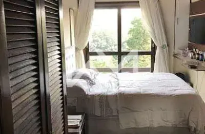 Casa térrea para venda e locação com 3 suítes, 5 banheiros, 5 vagas de garagem, churrasqueira, 350m