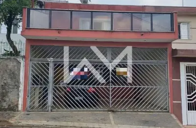 Sobrado à venda com 2 dormitórios, sendo 1 suíte, 2 banheiros, 2 vagas de garagem, 170m², jardim cu