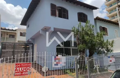 Sobrado para locação para fins residenciais ou comerciais com 3 dormitórios, sendo 1 suíte, 6 vagas