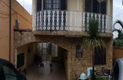 Casa belíssima com 04 dormitórios 06 vgs com closet e piscina na patriarca