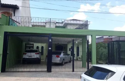 Casa com churrasqueira, corredor lateral, 03 dorms 1 suíte 05 vgs na patriarca