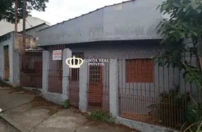 Casa residencial localizada na  vila guilhermina, na rua do açougue 'o português', rua kiyoshi hirata