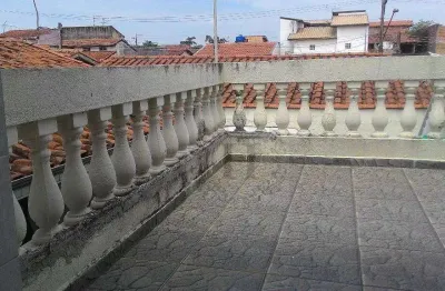 Lindo sobrado com garagem para 3 carros , 4 quartos sendo 2 suites no jardim caçapava.