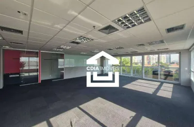 Conjunto comercial para locação com 10 salas, 4 banheiros e 16 vagas de garagem, localizado em Pinheiros.