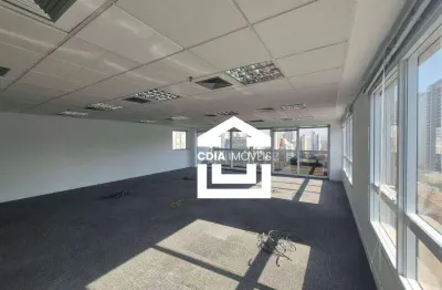 Conjunto comercial para locação com 3 salas, 2 banheiros e 4 vagas de garagem, localizado em pinheiros.