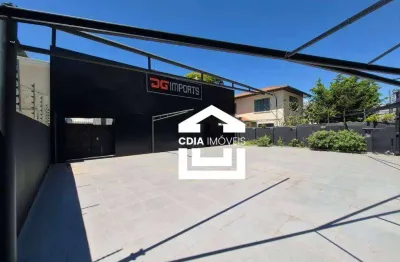 Sobrado comercial para locação com 200 m² de área útil, 12 salas, 5 banheiros e 15 vagas, localizado em pinheiros.