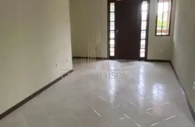 Casa geminada em condomínio a venda no jardim olinda em cabo frio