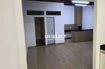 Casa no condomínio terra nova ii com três quartos, suíte e varanda gourmet.