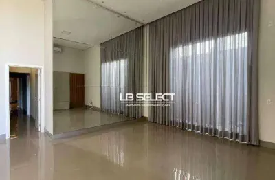 Casa no condomínio golden village com três suítes e varanda gourmet completa.