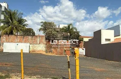 Terreno no bairro santa mônica com 340 metros quadrados.